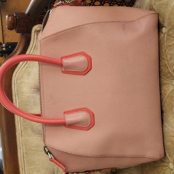 (SOLD)Authentic Givenchy Antigona GM in blush pink - Picture 2 of 11